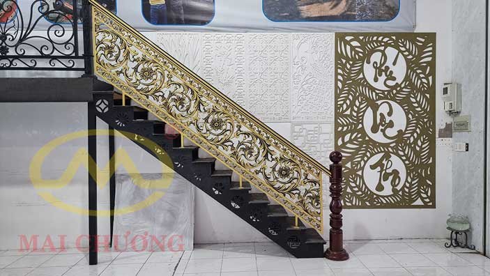 Cầu thang sắt nghệ thuật sang trọng tại Bến Tre